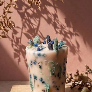 Vela artesanal floral azul